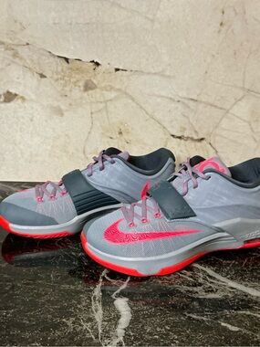 Nike Men’s Athletic Shoes Gray with Pink Accents